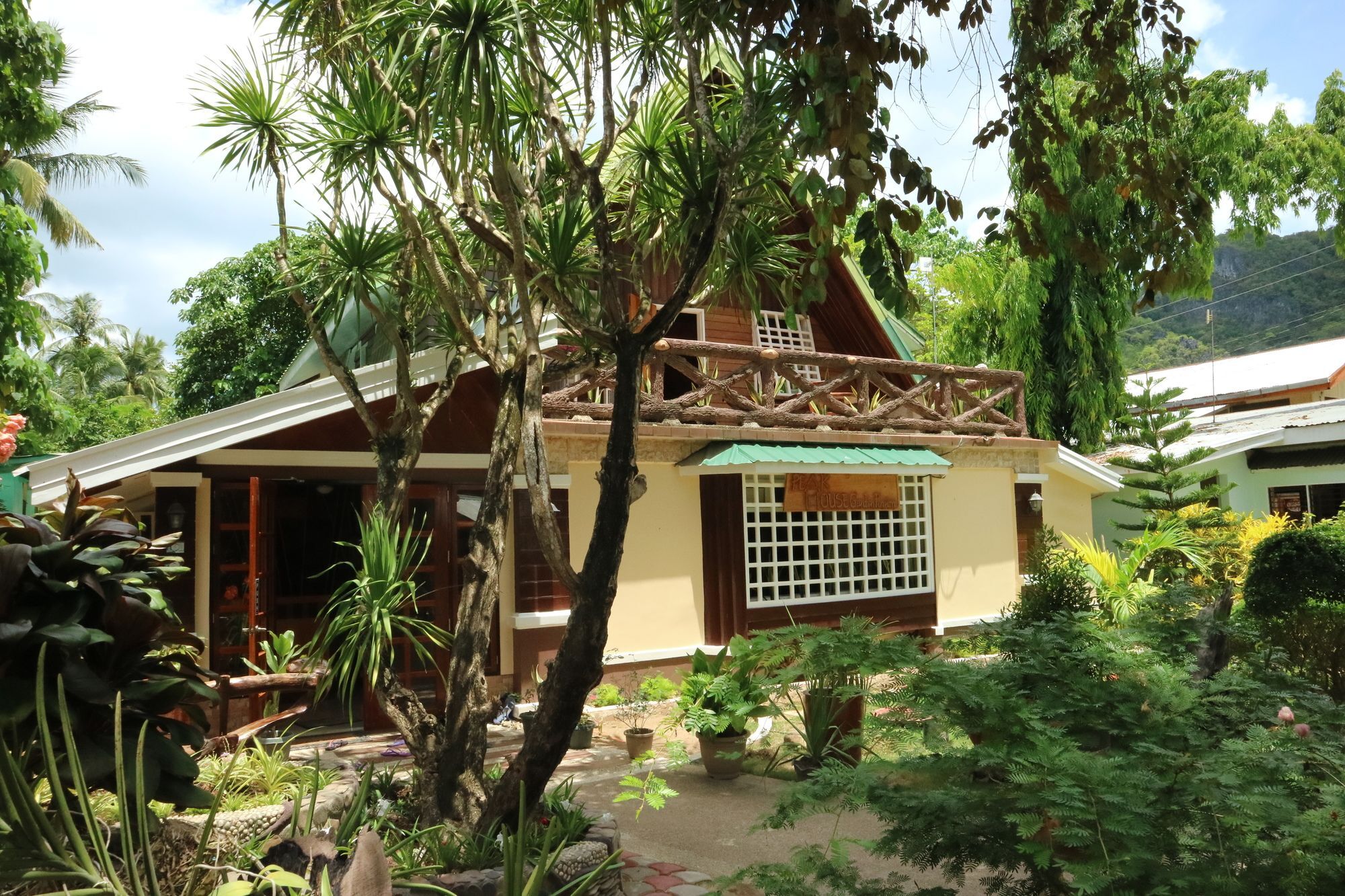 Peak House Garden Pension El Nido Bagian luar foto